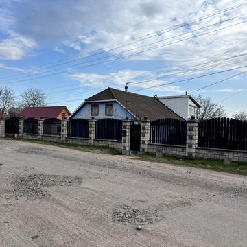 Пропонуємо вашій увазі добротний  будинок в центрі с.Нестерварка  ( біля школи і ставка)