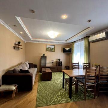 Здається трикімнатна квартира в Мукачево/ Росвигово