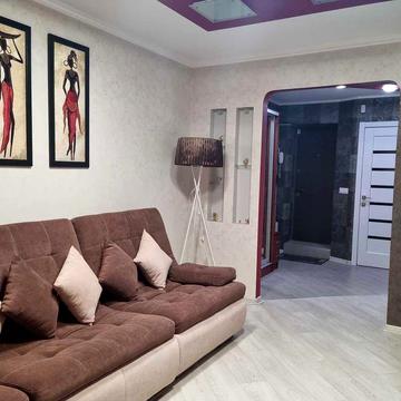 Продам 2-о кімнатну квартиру з індивідуальним опаленням та євроремонтом в центрі міста