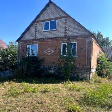 Продам недобудований будинок в центрі селища Романів.