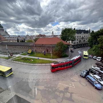 Володимира Винниченка вул. (), 1