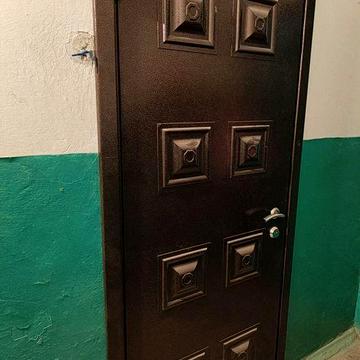 Продам 2 - ком.квартиру на 17 -м квартале( остановка Интернат)