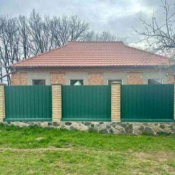 У продажу окремий будинок