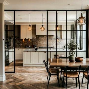 Ексклюзивний двоповерховий таунхаус на березі моря