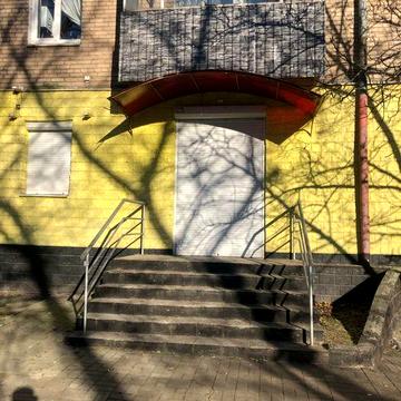 Продам 2 к  квартиру виведену з житлового фонду під бізнес