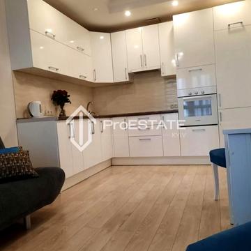 Зарічна вул., 1-Б