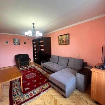 Оренда  2 кім квартири по вул Б.Хмельницького