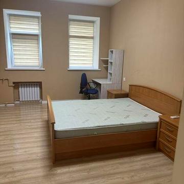 S Продам 4- комнатную квартиру метро Защитников Украины с ремонтом