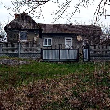 Будинок власний  з подвірям