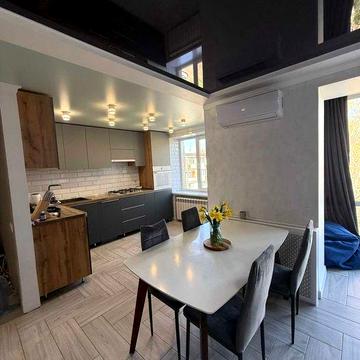 Продаж 3-кімнатної квартири по вул. Тищика