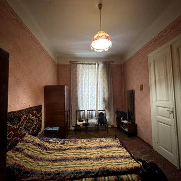 2-кімнатна квартира, вул. Першотравнева.