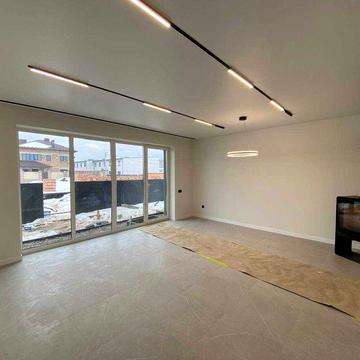 Таунхаус зі Світлим та Якісним Ремонтом!