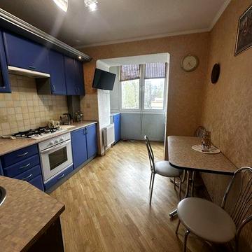 Продаж 2 к квартири на Народицькій 17