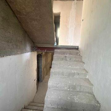 Дом 280 м² с террасами и подвалом на 5 сотках, готов под чистовую