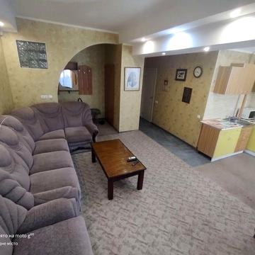 Аренда 2х-комнатной квартиры-студии. Центр, район универмага Украина