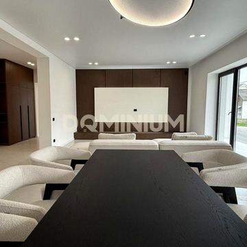 Сучасний будинок з дизайнерським ремонтом