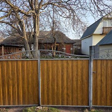 Продам 1/2 будинка в м.Овруч.