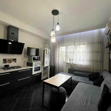 Продам  квартиру-таунхаус з терасою та своїм двориком на Ленселищі!