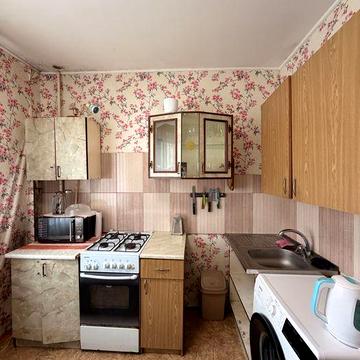 Здається 2-кімнатна квартира з меблями і технікою