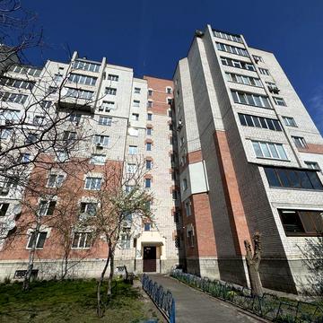 Продаж просторої 3-кімнатної квартири в центрі міста