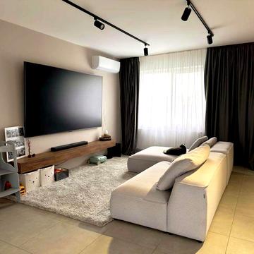 Будинок з дизайнерським ремонтом, сауною, басейном, каміном