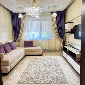 Центр! Компактний будинок з ремонтом і гаражем