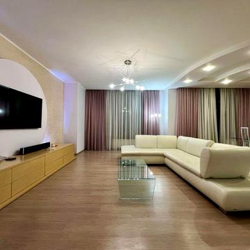 Оренда 3 кім. 105 м²  hi-tech – ЖК Дипломат Хол Вул. Жилянська 59