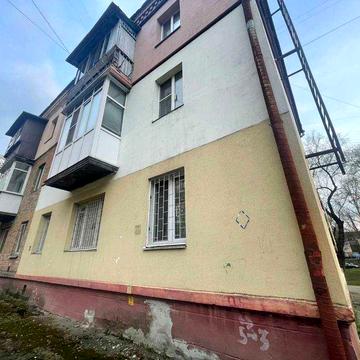 Продаж квартири 1 поверх Березовського Максима 3 район Севастопільської площі 45 метрів