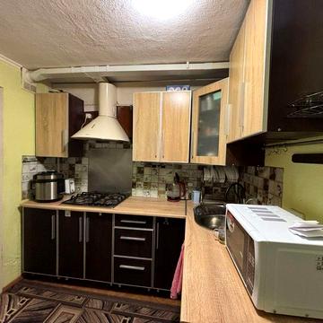 Продається квартира в самому центрі Тульчина згаражем, сараєм,підвалом