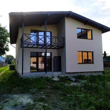 Продаж 2 поверхового будинку з верандою на вул. Коновальця Євгена