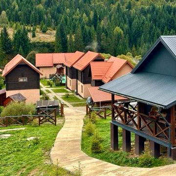 Продаж відпочинкового комплексу "Шервуд" 845 м2, 0,65 га,  Львівська область