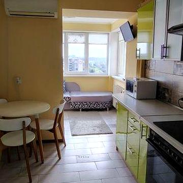 1 кімнатна квартира в центрі.