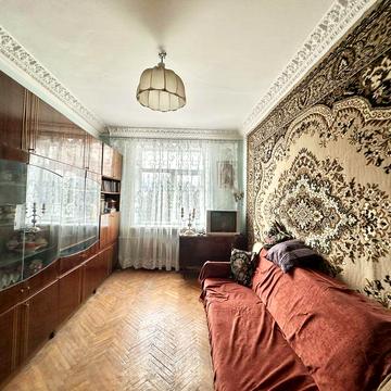 Трикімнатна кв сталінка на площі Маяковського