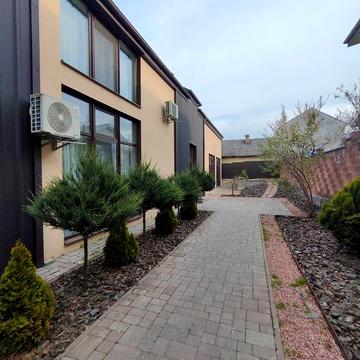 = Сучасна квартира з терасою