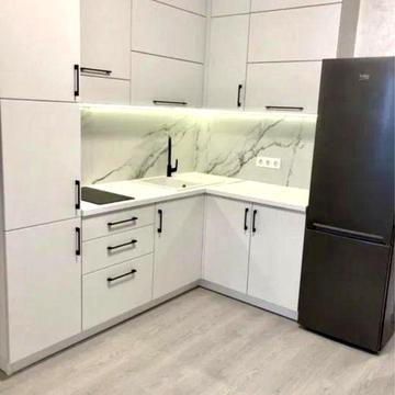 БЕЗ КОМІСІЇ! світла ОДНОКІМНАТНА квартира з ремонтом і меблями. Індивідуальне газове опалення. ТОП локація