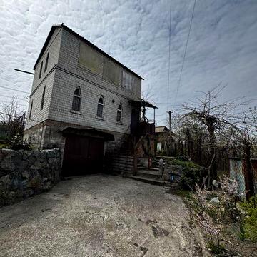 Продається будинок з чудовим краєвидом