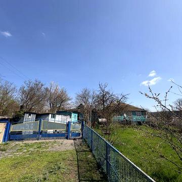 Будинок з земельною ділянкою