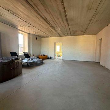 дворівневий пентхаус з терасою в центрі