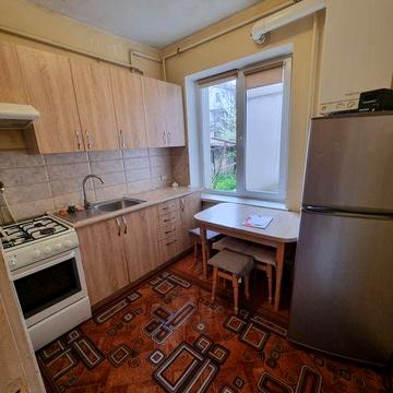 Оренда 2 км квартира по вулиці Довга !