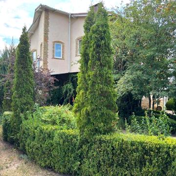 Сучасний, розкішний будинок з міні - парком чекає на вас!