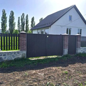 Просторий будинок в Нових Санжарах.