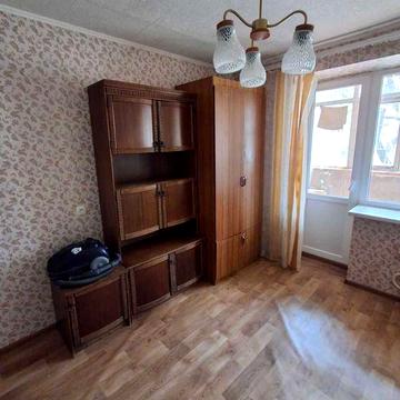 ПРОДАМ 3 ком кв 1/9 рядом метро Холодная Гора