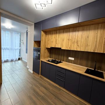 Молодіжна вул., 10