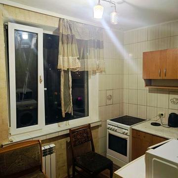 Продам 1 кімнатну квартиру біля метро Перемоги