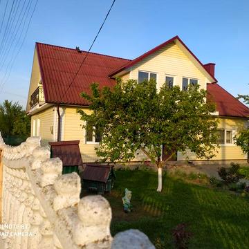 Продається будинок площею 135кв метрів із цокольним поверхом ,