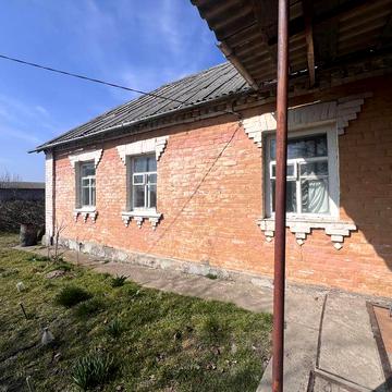 Недорогий будинок у хорошому районі Фастова — під ремонт мрії