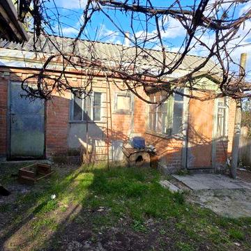 Продам будинок з земельною ділянкою