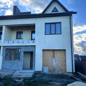 Котедж з ремонтом в м.Почаів