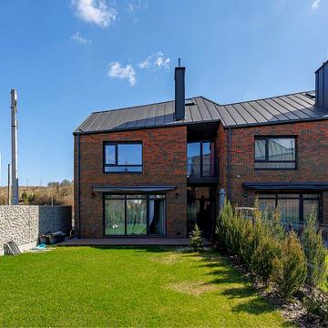 Продається котедж в с. Зубра