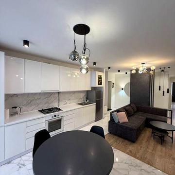 Оренда дизайнерської 2 км квартири в центрі міста